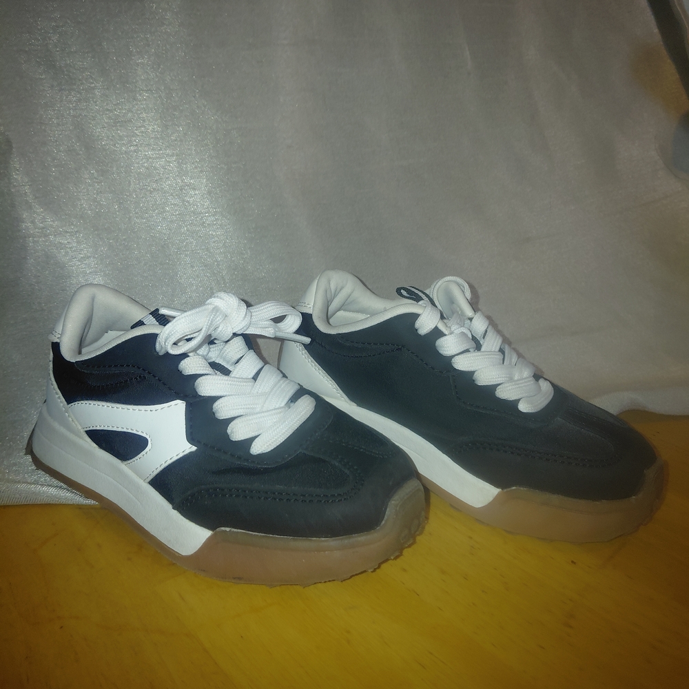Link Monochrome Athletic Shoes - Picture 4 of 7